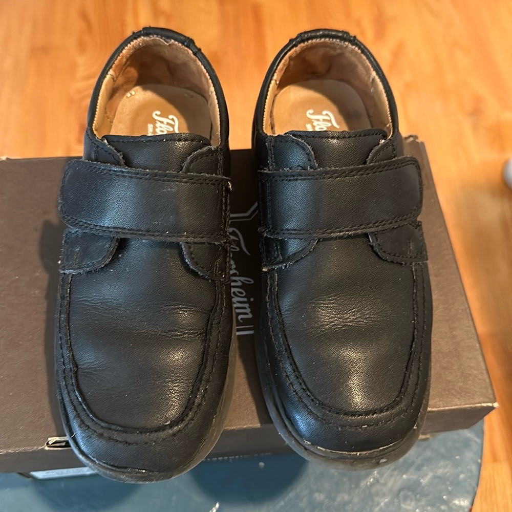 Florsheim toddler shoe size 10.5 wide (style: berwyn jr II)